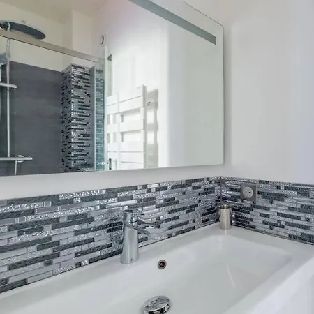 Mozart : 2 Bedroom With A Piano