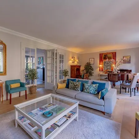 Apartment Mozart : 2 Bedroom With A Piano