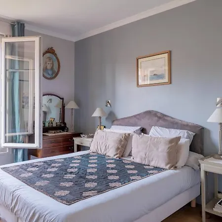 Mozart : 2 Bedroom With A Piano Apartment